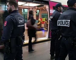 Πράκτορες με πολιτικά στα γαλλικά τρένα και με άδεια να πυροβολούν